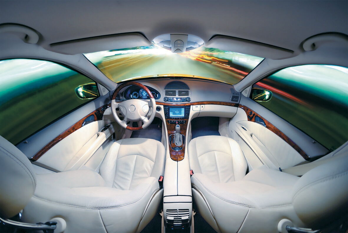 Präzises Laserschneiden von Airbags und OPW-Geweben für die Automobilindustrie mit einer eurolaser Laserschneidmaschine